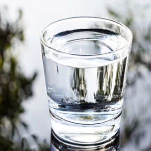 روزانه چه مقدار آب بنوشیم تا وزن کم کنیم؟