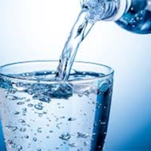 آیا آب گازدار سالم است و به بدن آبرسانی می‌کند؟